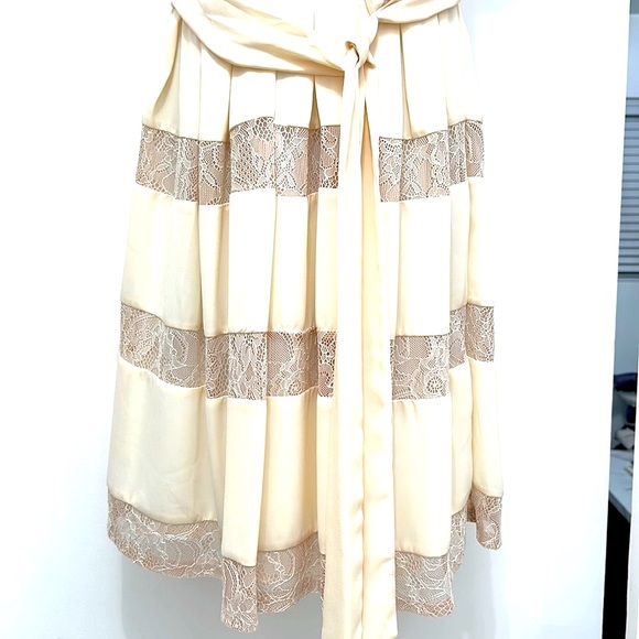 Max and Cleo Size 2 Off White Dress - Picture 4 of 6